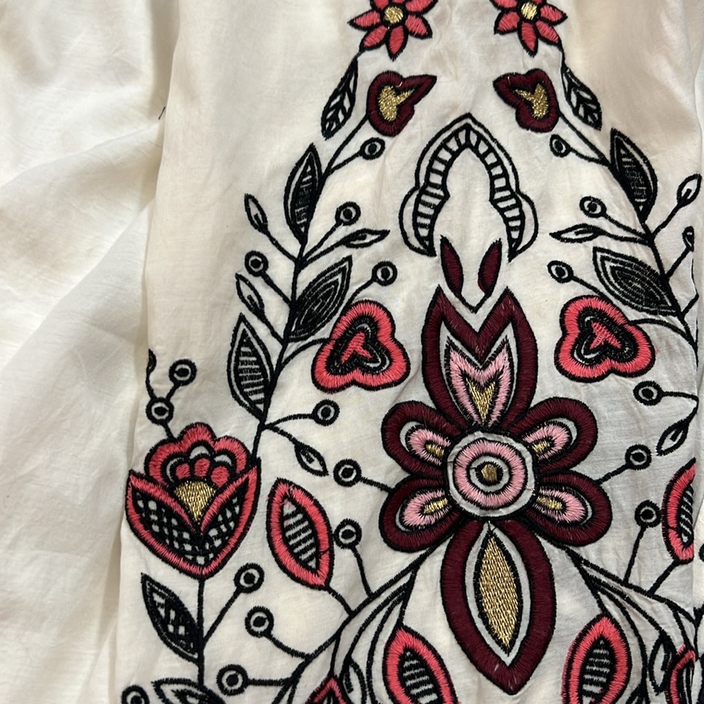 1038.Embroidered Cream Blouse with Floral Accents cotton ,viscose blend - Picture 2 of 3